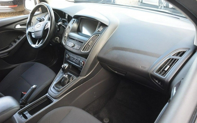 Ford Focus cena 44403 przebieg: 105617, rok produkcji 2018 z Zawiercie małe 497